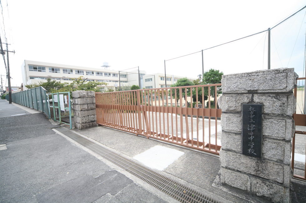津田中学校